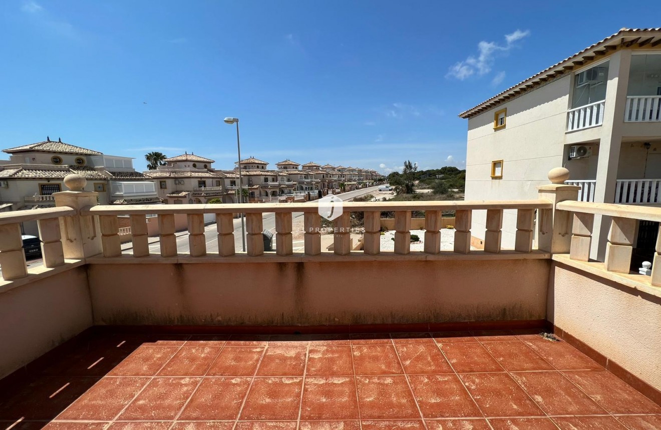 Resale - Chalet -
Orihuela Costa - Montezenia