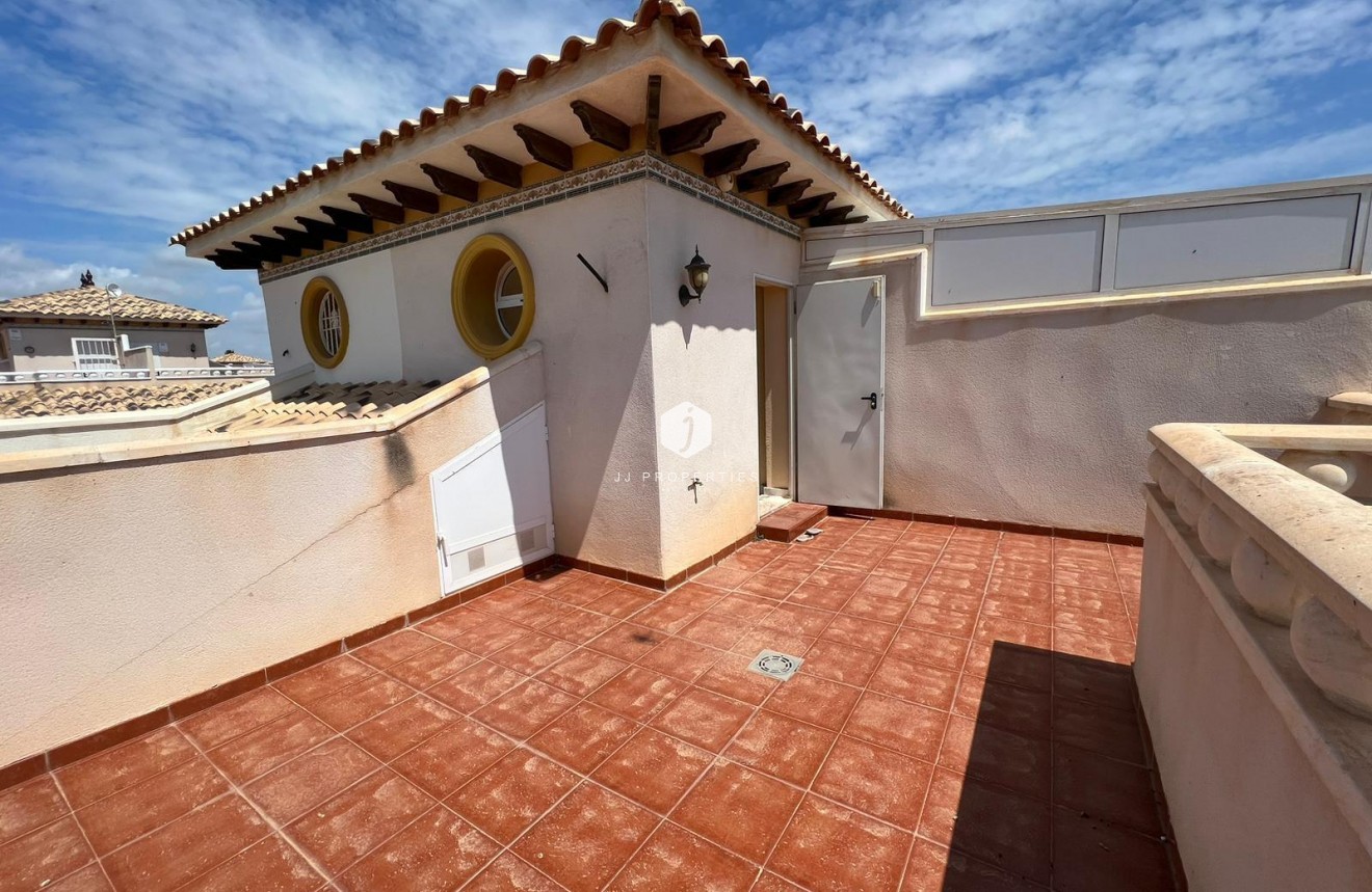 Resale - Chalet -
Orihuela Costa - Montezenia