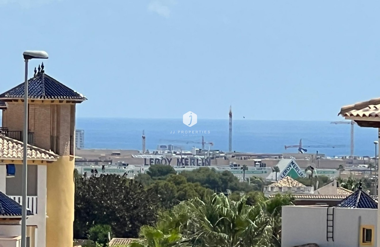 Resale - Chalet -
Orihuela Costa - Montezenia