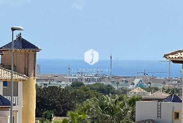 Resale - Chalet -
Orihuela Costa - Montezenia