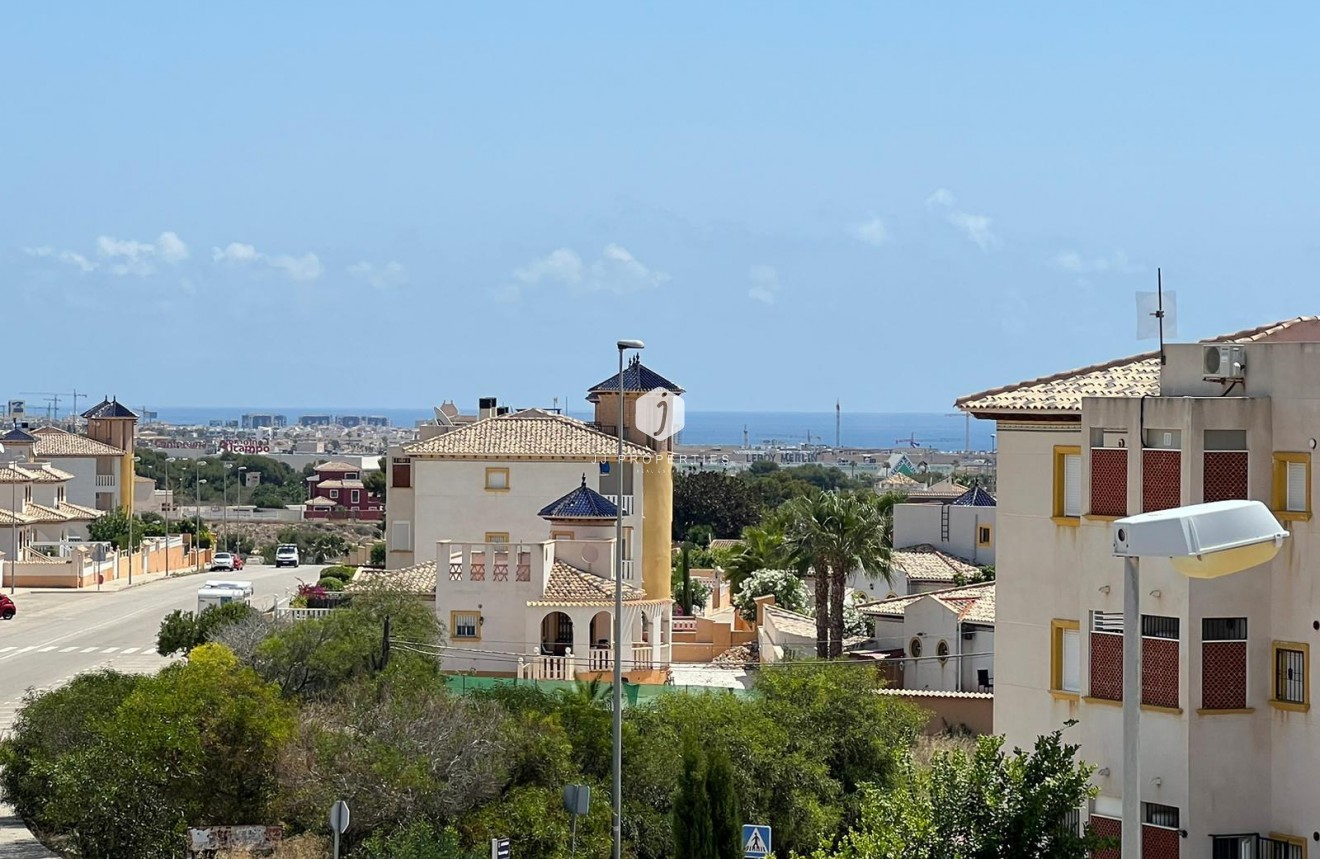 Resale - Chalet -
Orihuela Costa - Montezenia