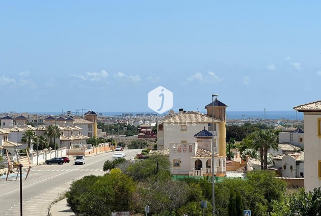 Resale - Chalet -
Orihuela Costa - Montezenia