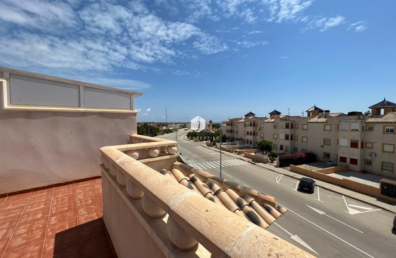 Resale - Chalet -
Orihuela Costa - Montezenia
