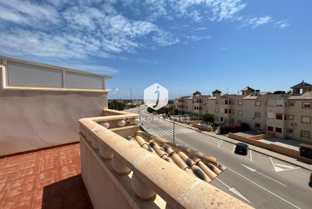 Resale - Chalet -
Orihuela Costa - Montezenia