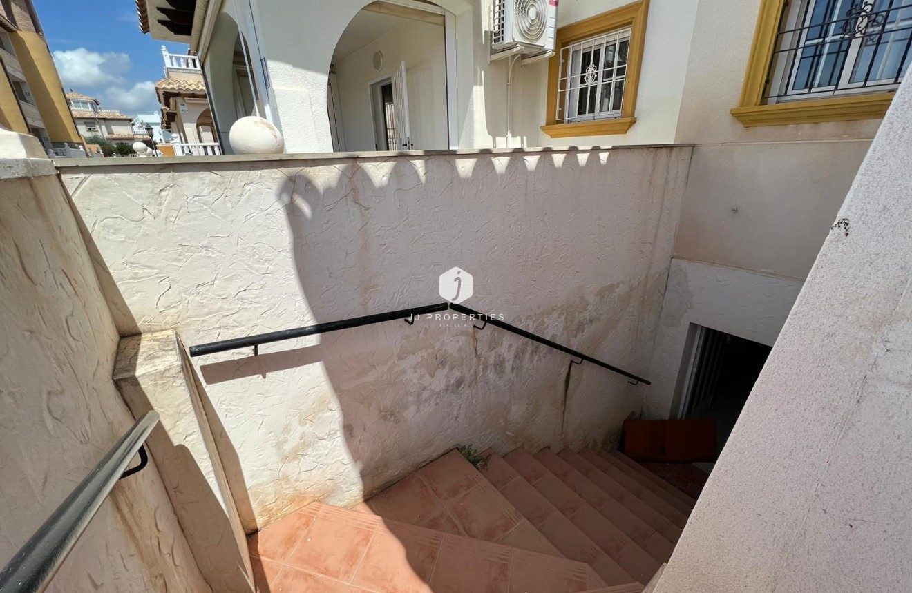 Resale - Chalet -
Orihuela Costa - Montezenia