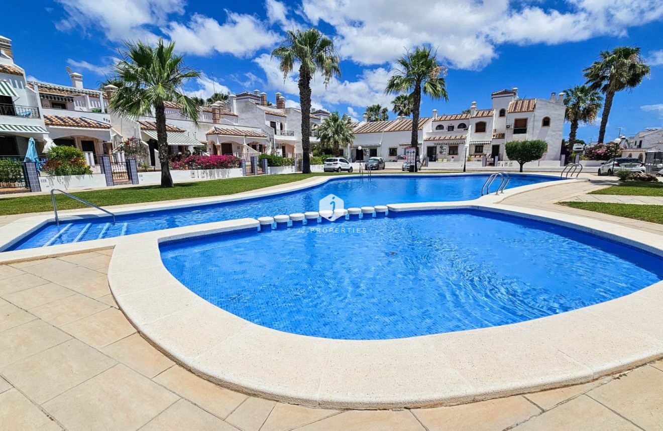 Resale - Chalet -
Orihuela Costa - PAU 8