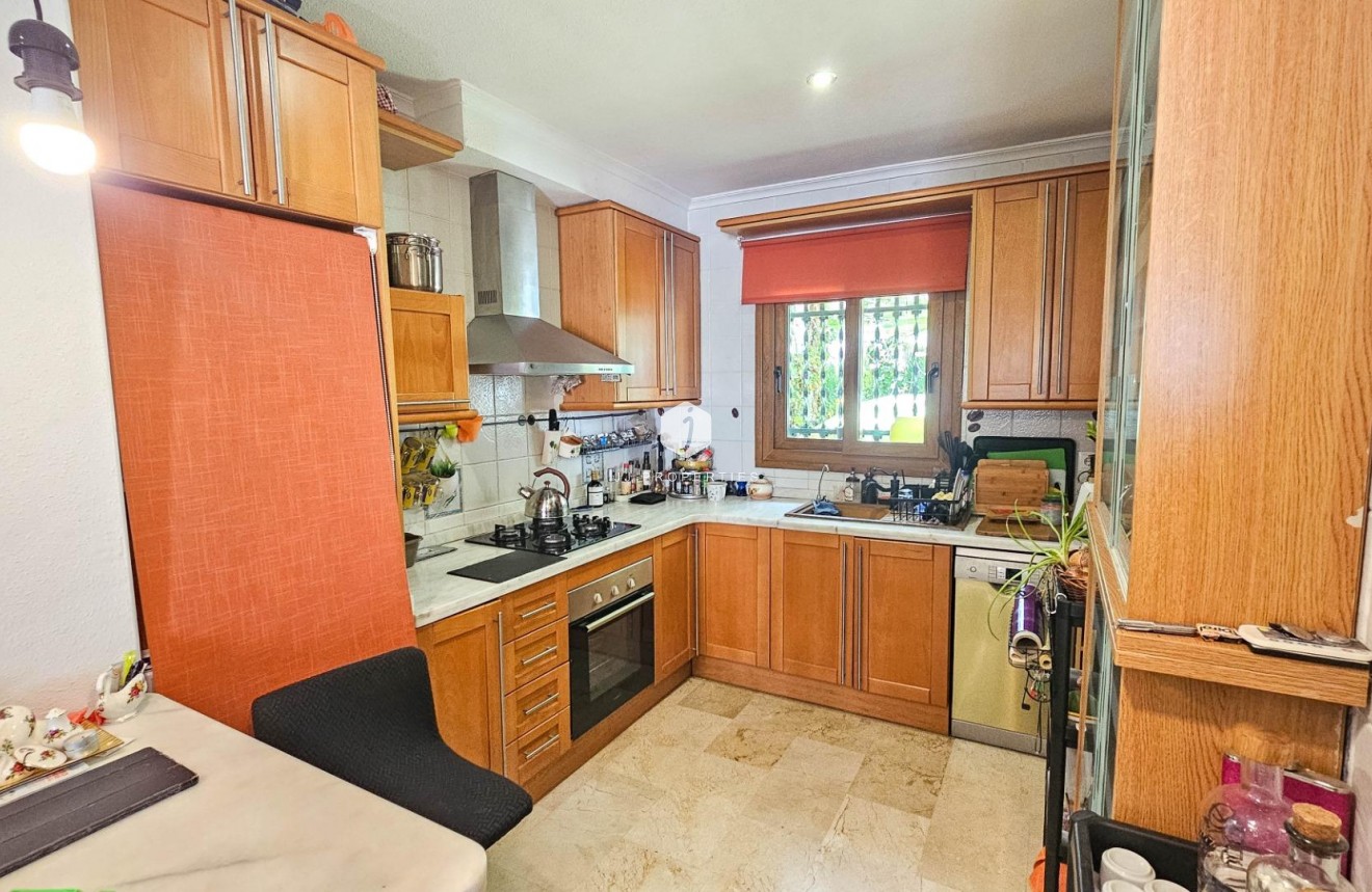 Resale - Chalet -
Orihuela Costa - PAU 8
