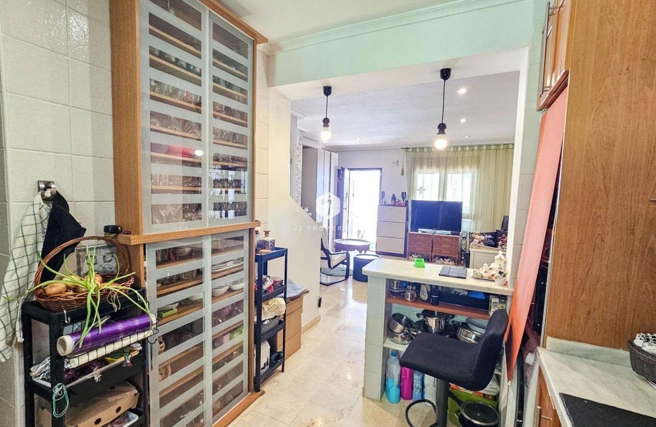 Resale - Chalet -
Orihuela Costa - PAU 8