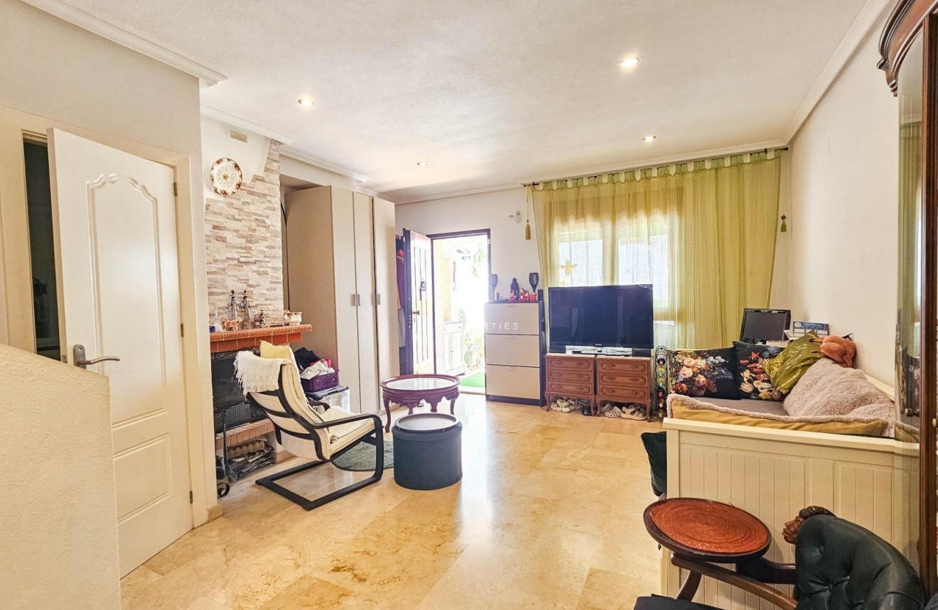 Resale - Chalet -
Orihuela Costa - PAU 8