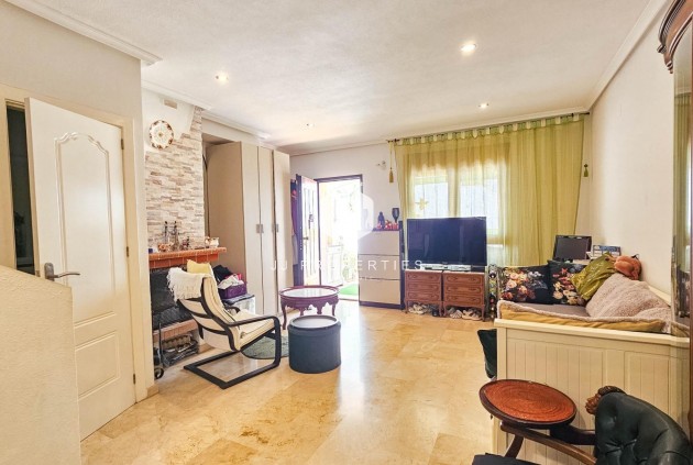 Resale - Chalet -
Orihuela Costa - PAU 8
