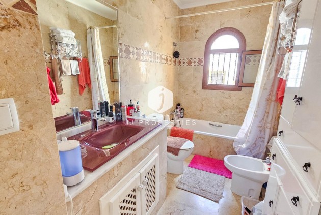 Resale - Chalet -
Orihuela Costa - PAU 8