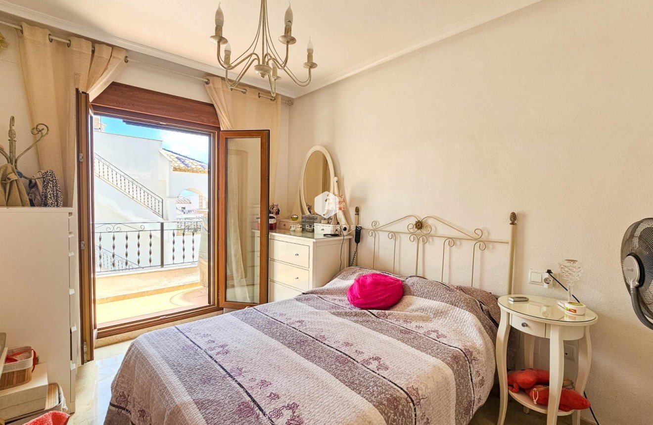Resale - Chalet -
Orihuela Costa - PAU 8