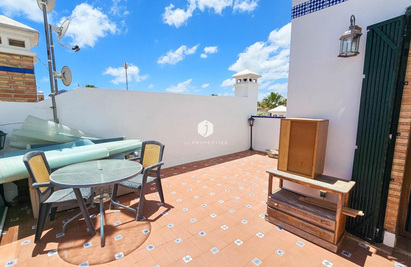 Resale - Chalet -
Orihuela Costa - PAU 8