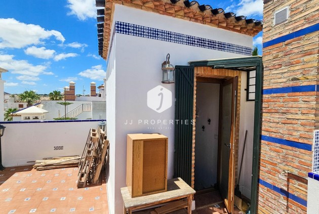 Resale - Chalet -
Orihuela Costa - PAU 8