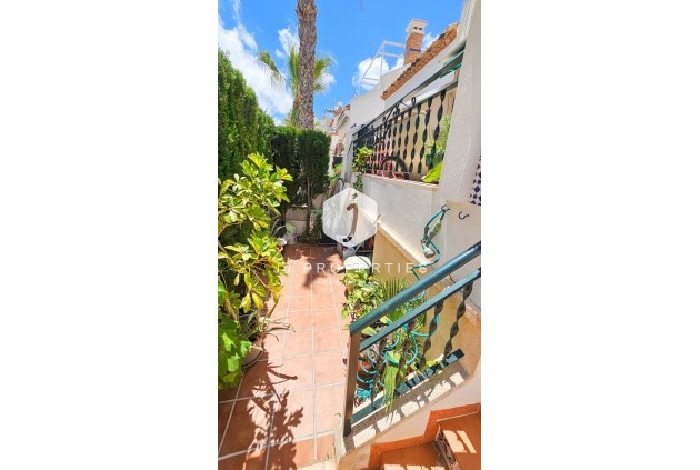Resale - Chalet -
Orihuela Costa - PAU 8