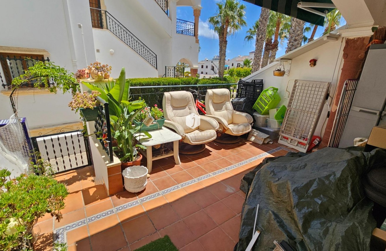 Resale - Chalet -
Orihuela Costa - PAU 8