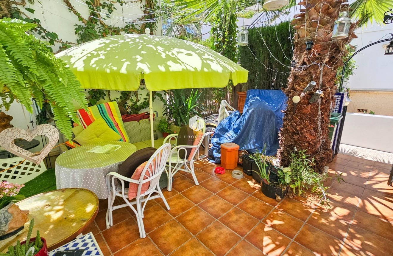 Resale - Chalet -
Orihuela Costa - PAU 8
