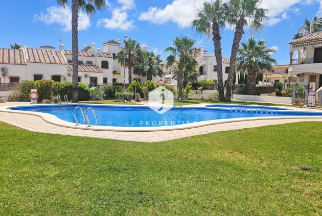 Resale - Chalet -
Orihuela Costa - PAU 8