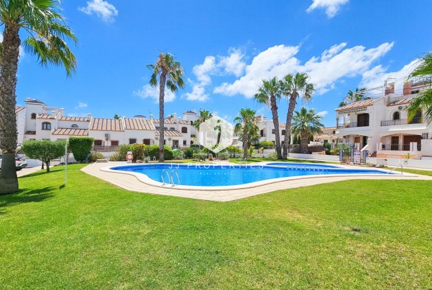 Resale - Chalet -
Orihuela Costa - PAU 8