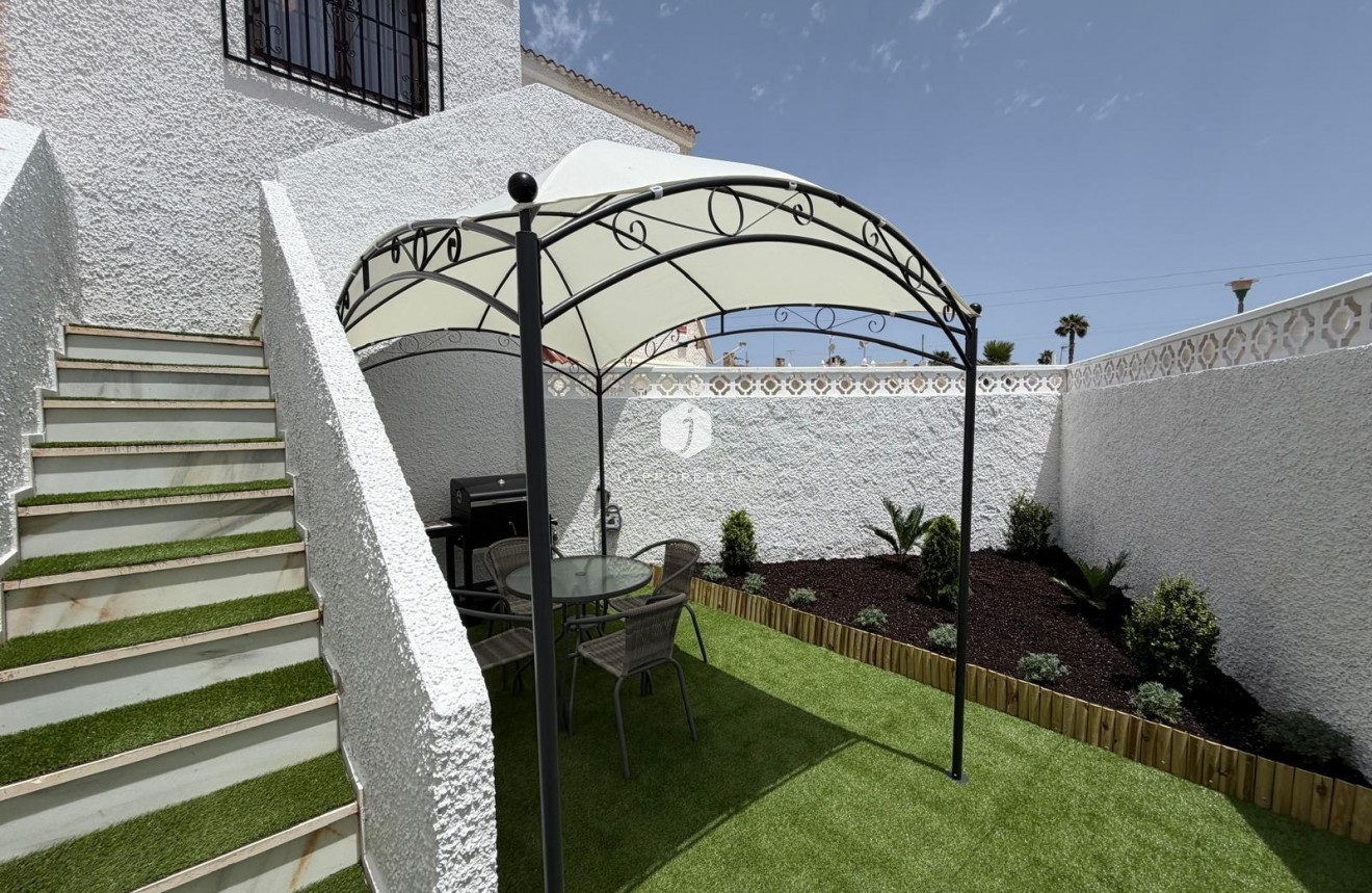 Resale - Bungalow -
Torrevieja - El Limonar