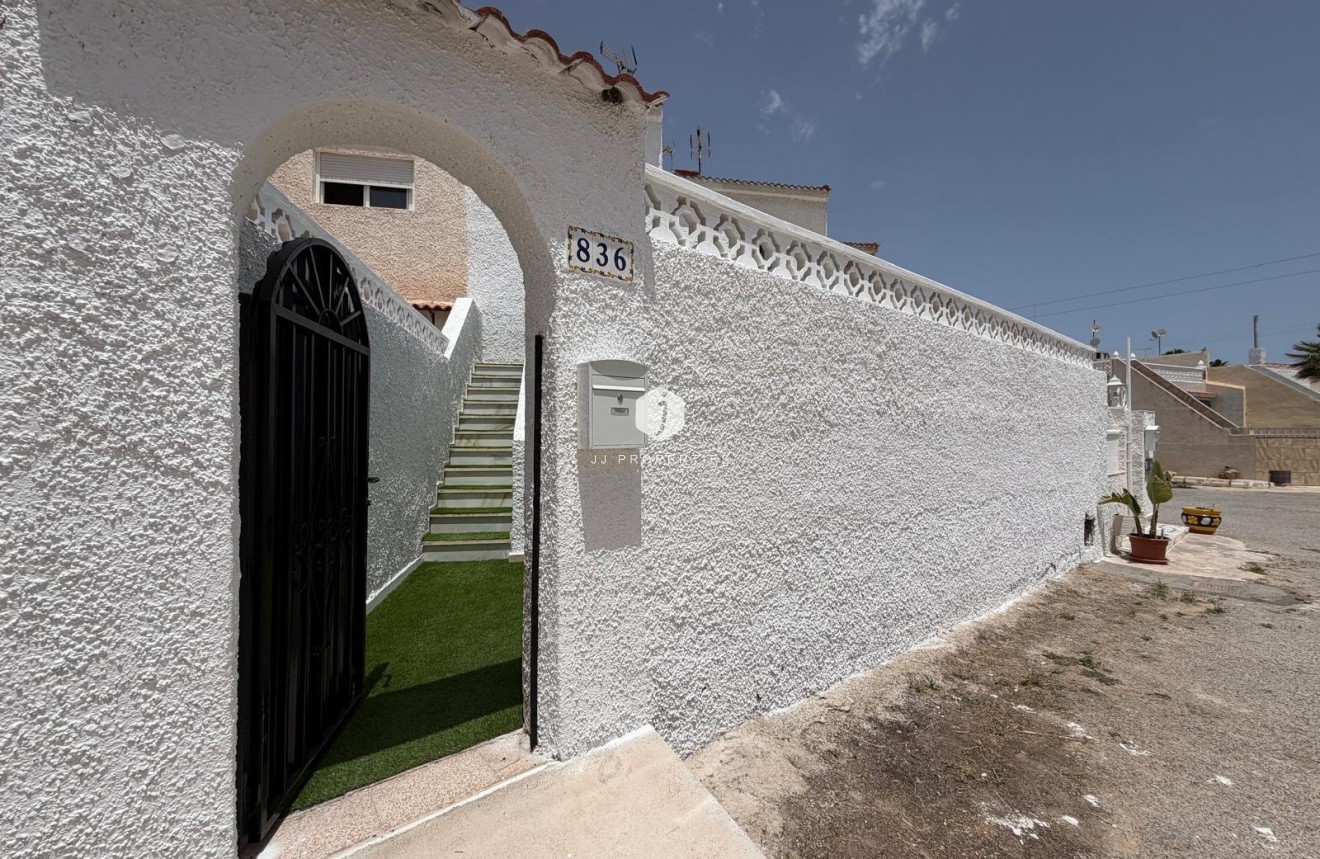 Resale - Bungalow -
Torrevieja - El Limonar