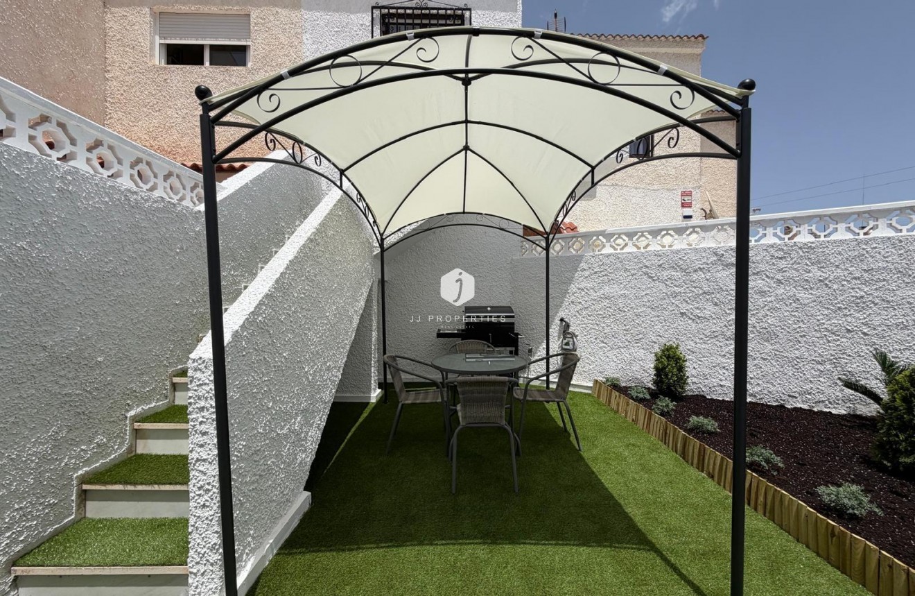 Resale - Bungalow -
Torrevieja - El Limonar