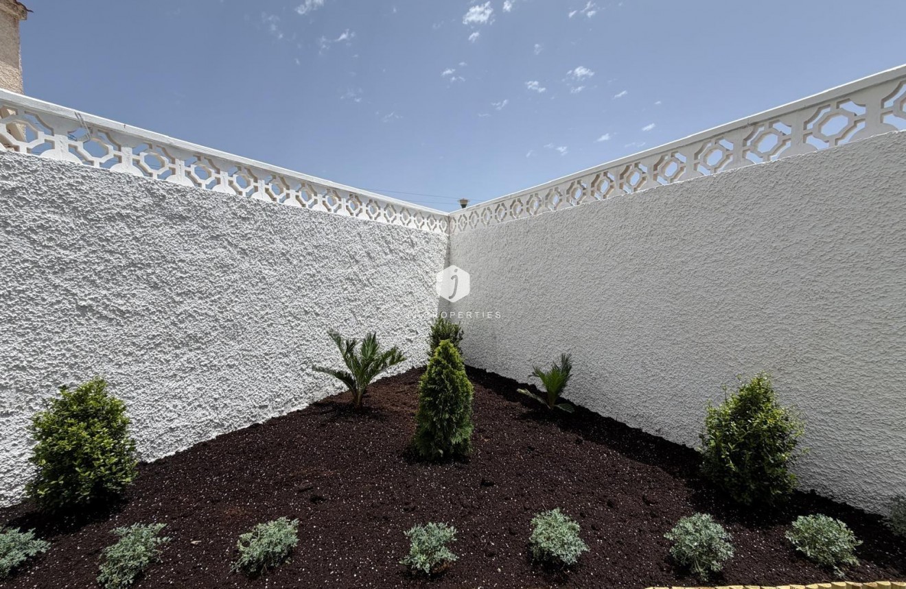 Resale - Bungalow -
Torrevieja - El Limonar