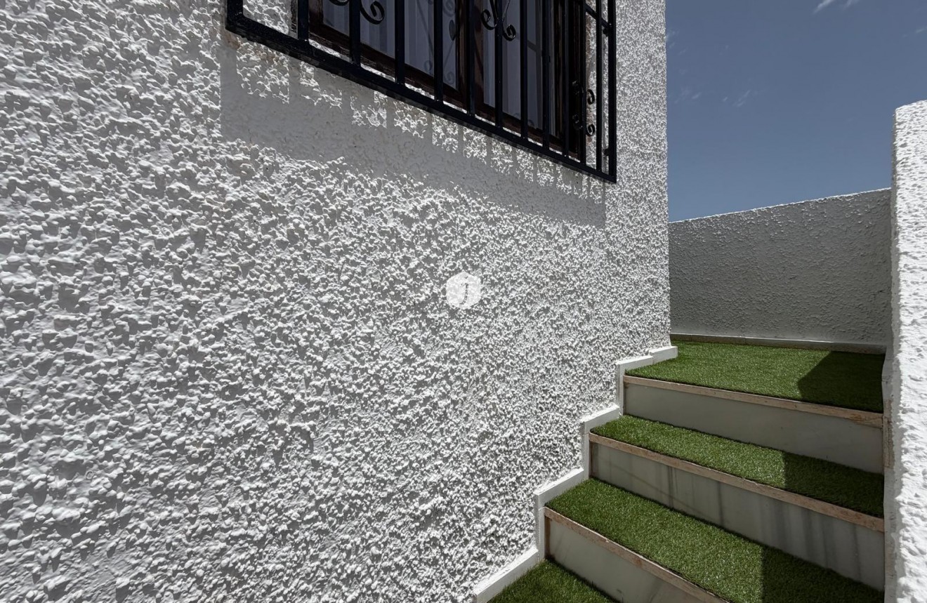 Resale - Bungalow -
Torrevieja - El Limonar