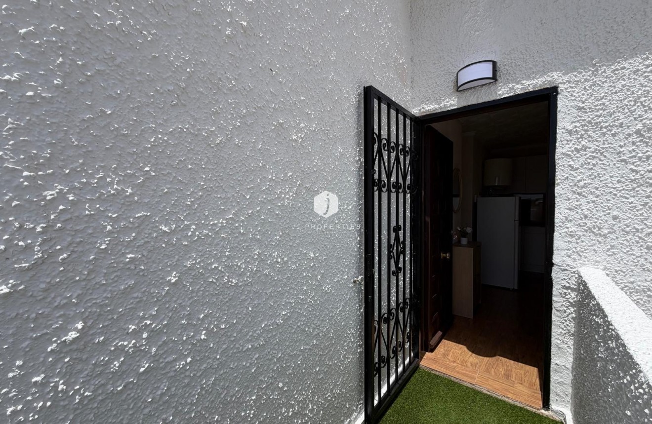 Resale - Bungalow -
Torrevieja - El Limonar