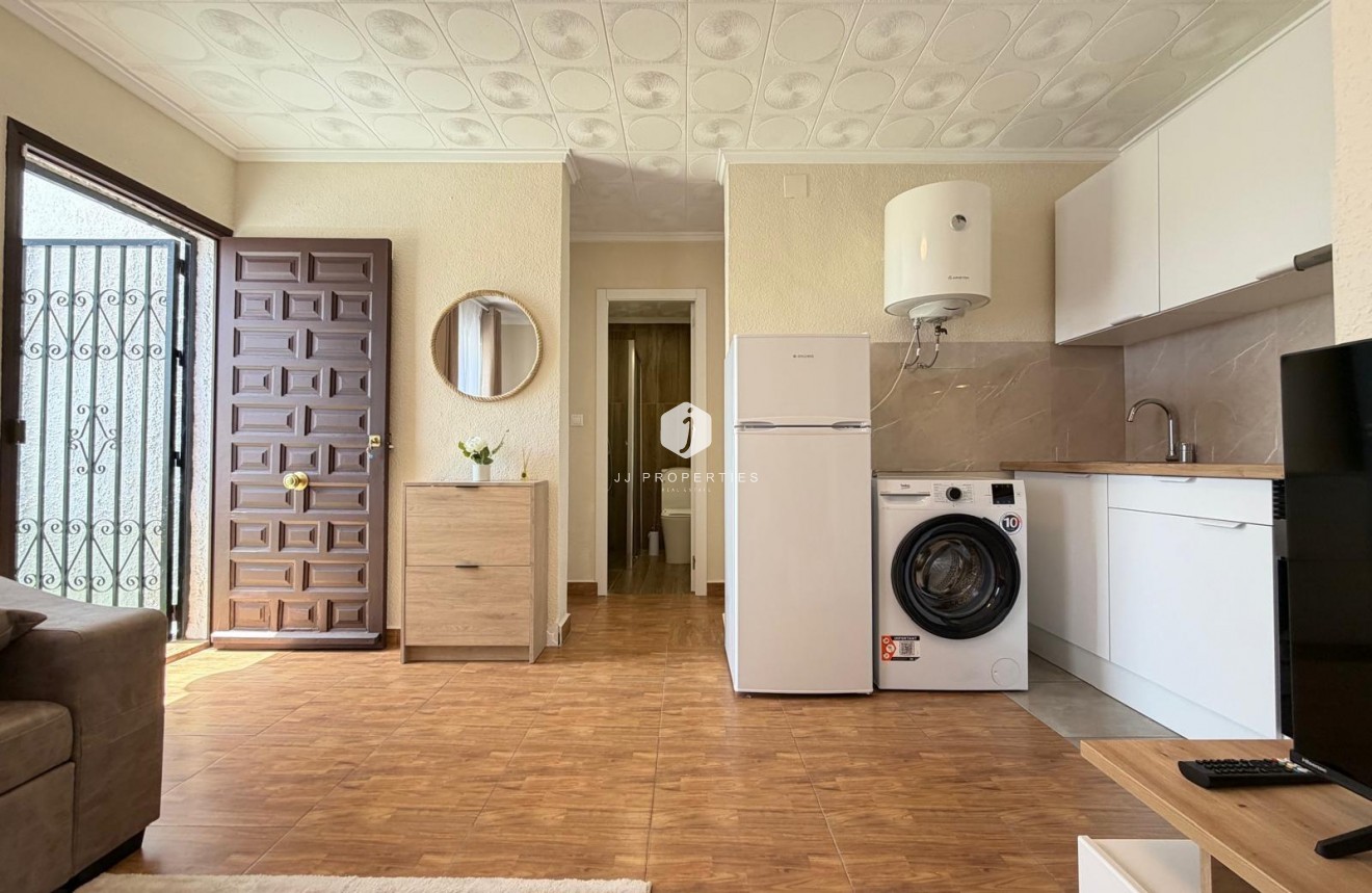 Resale - Bungalow -
Torrevieja - El Limonar