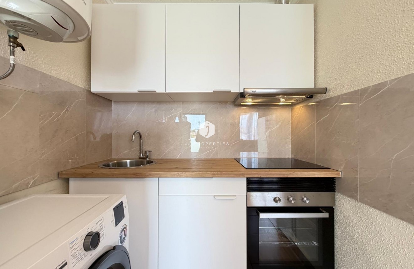 Resale - Bungalow -
Torrevieja - El Limonar