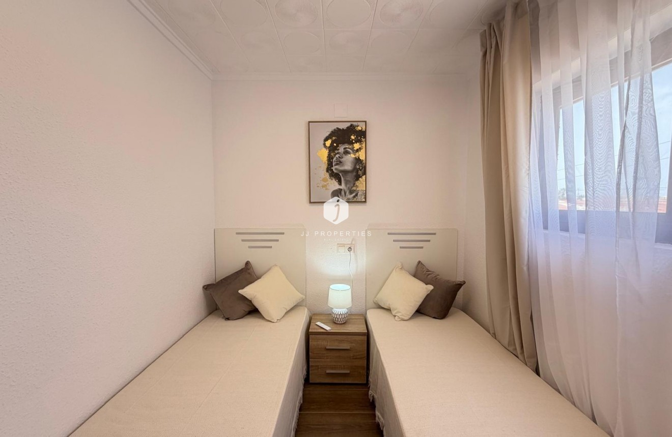 Resale - Bungalow -
Torrevieja - El Limonar
