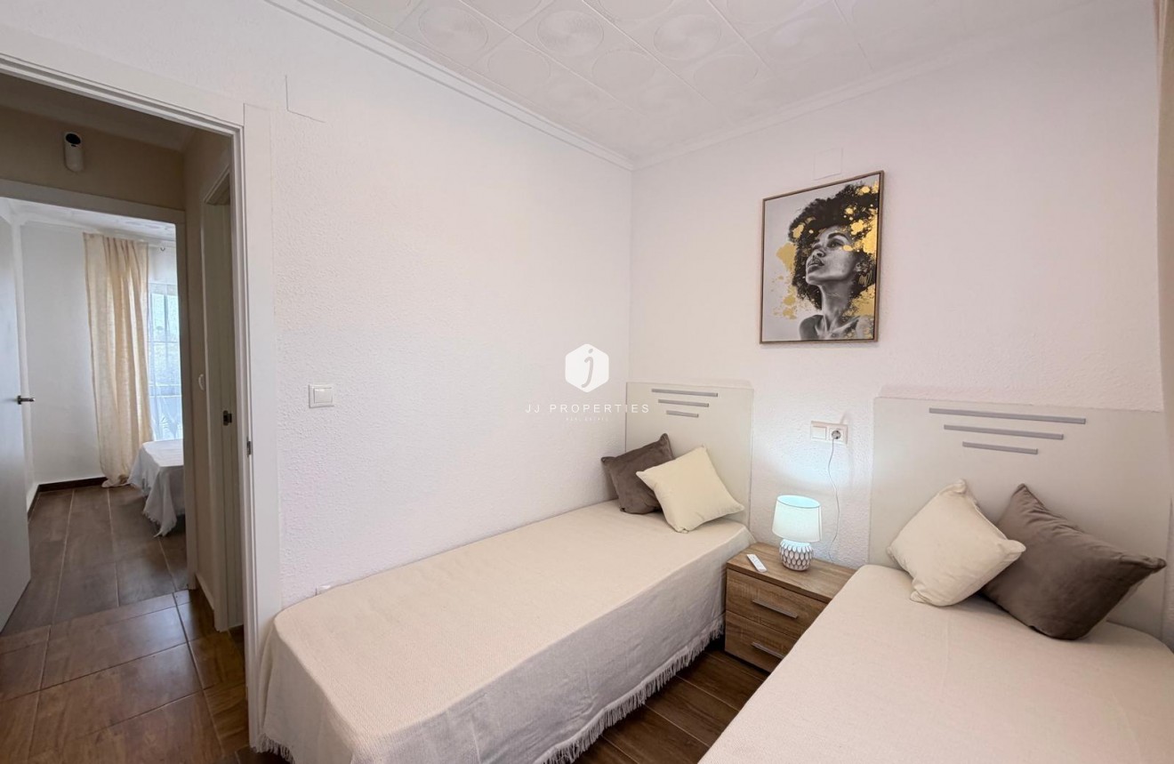 Resale - Bungalow -
Torrevieja - El Limonar