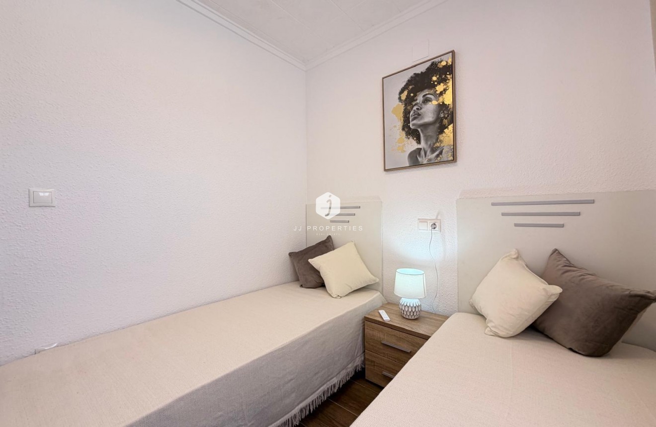 Resale - Bungalow -
Torrevieja - El Limonar