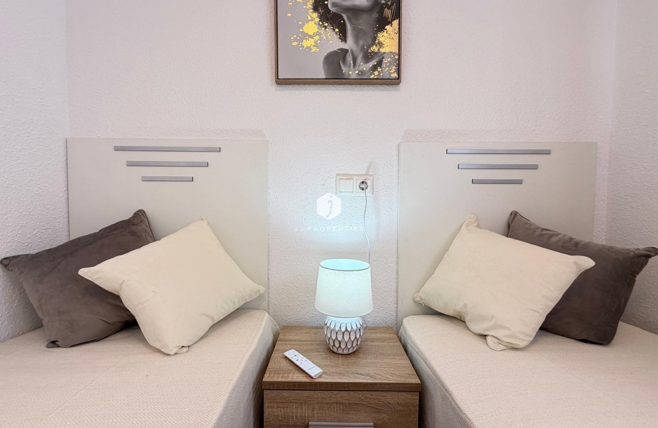 Resale - Bungalow -
Torrevieja - El Limonar