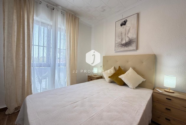 Resale - Bungalow -
Torrevieja - El Limonar