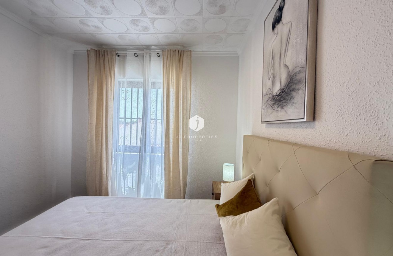Resale - Bungalow -
Torrevieja - El Limonar