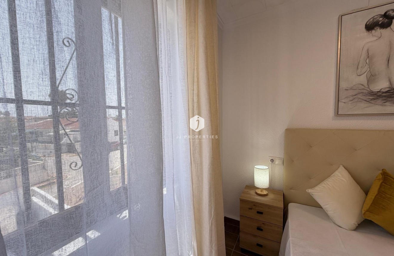 Resale - Bungalow -
Torrevieja - El Limonar