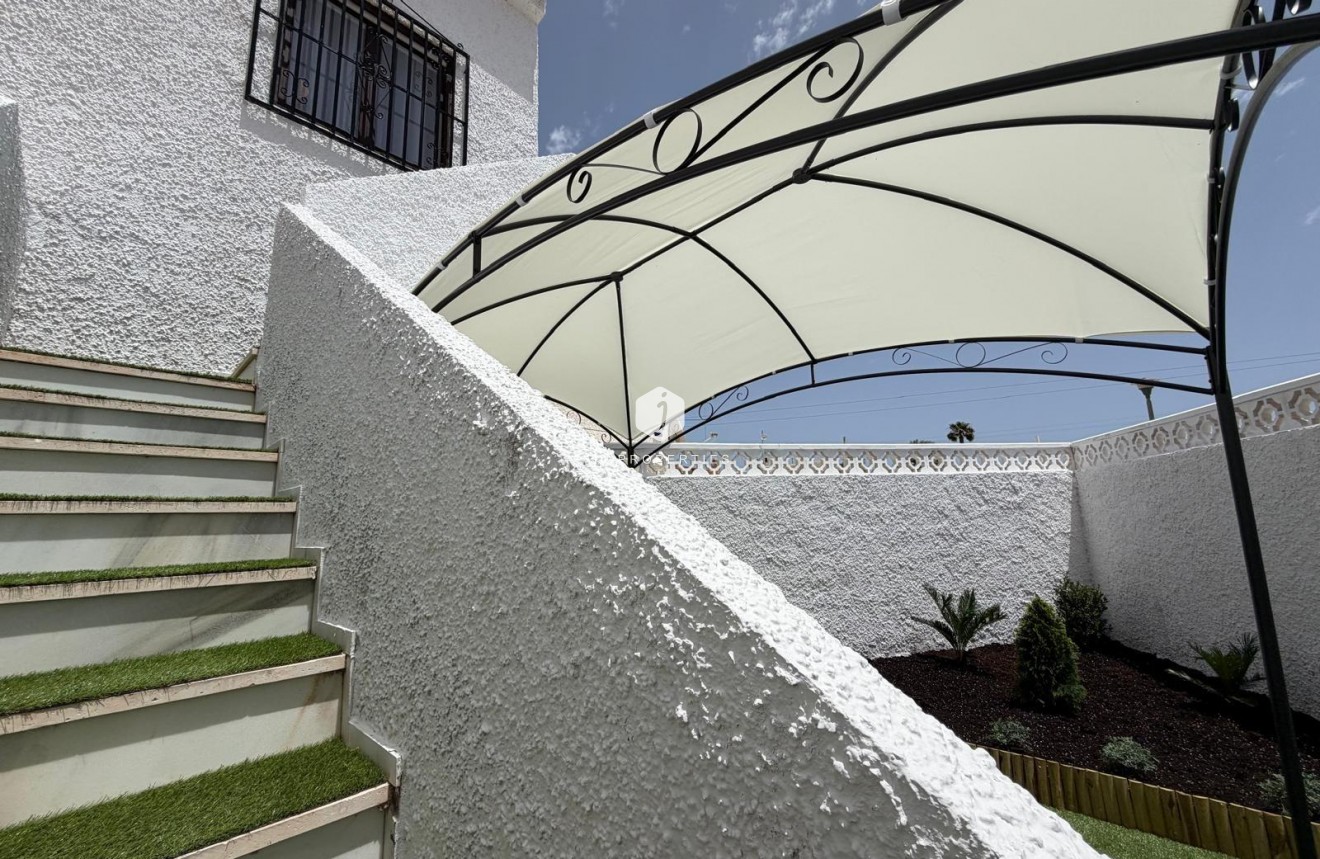 Resale - Bungalow -
Torrevieja - El Limonar