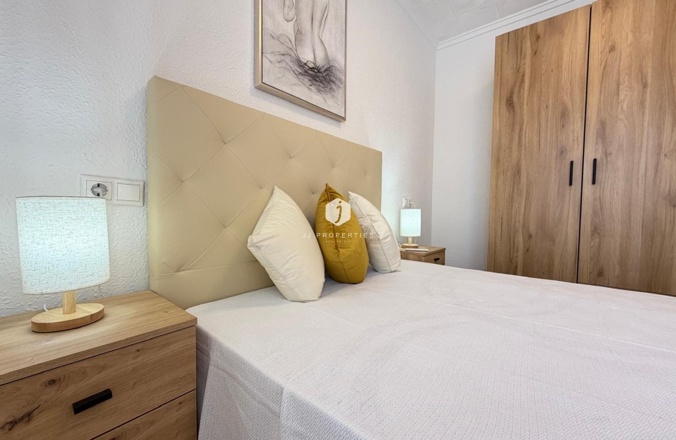 Resale - Bungalow -
Torrevieja - El Limonar