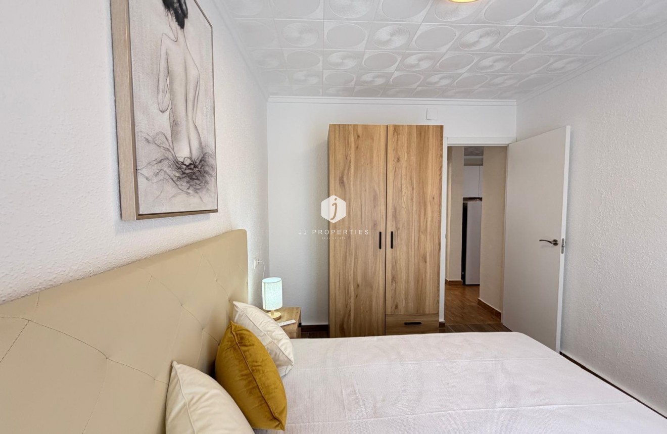 Resale - Bungalow -
Torrevieja - El Limonar