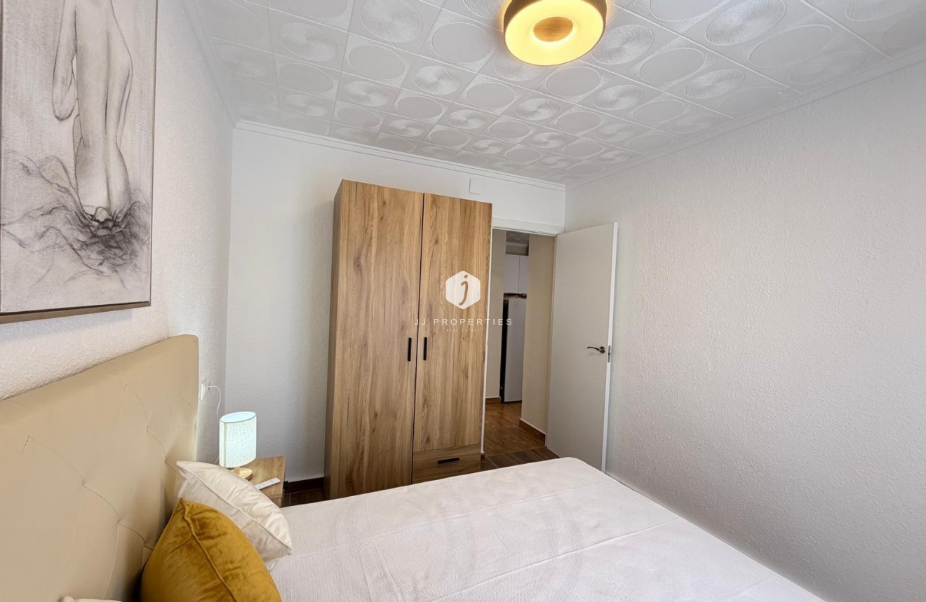 Resale - Bungalow -
Torrevieja - El Limonar