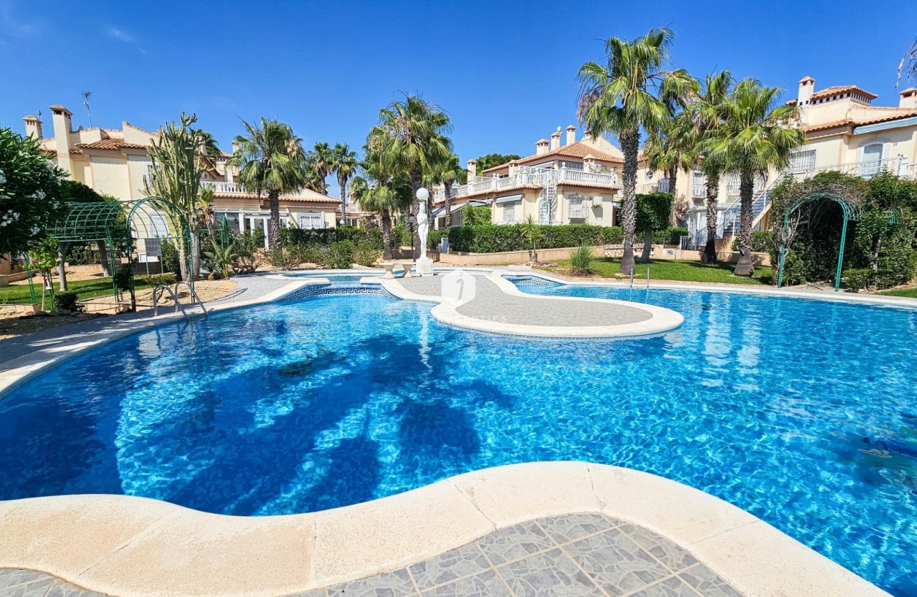 Resale - Bungalow -
Orihuela Costa - Los Altos