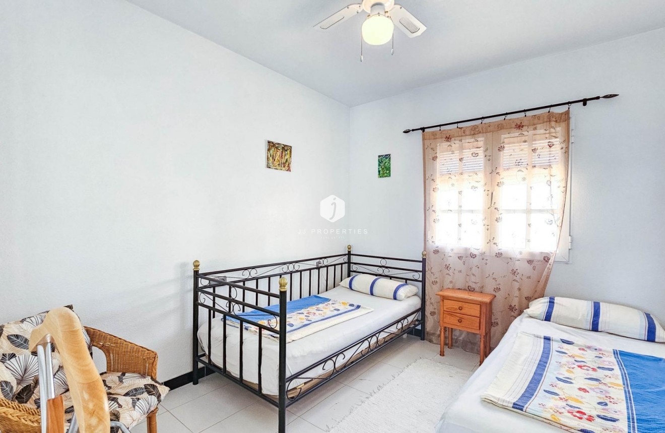 Resale - Bungalow -
Orihuela Costa - Los Altos