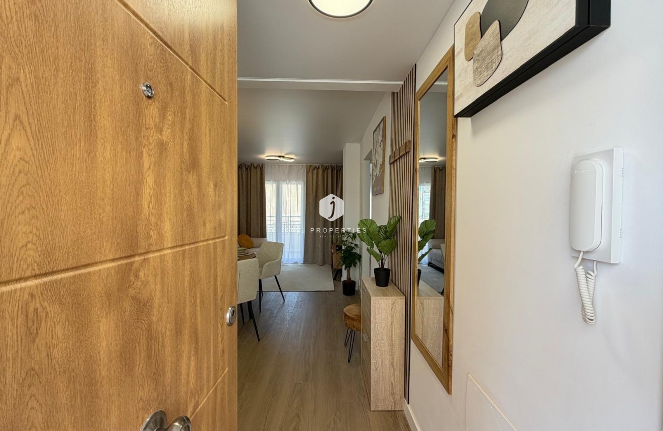 Resale - Apartment / flat -
Torrevieja - Nueva Torrevieja