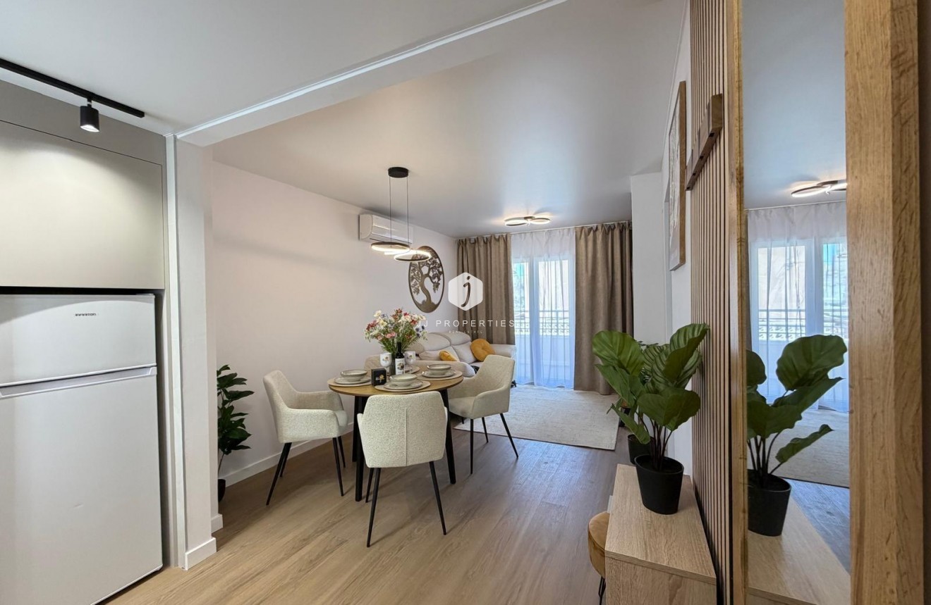 Resale - Apartment / flat -
Torrevieja - Nueva Torrevieja