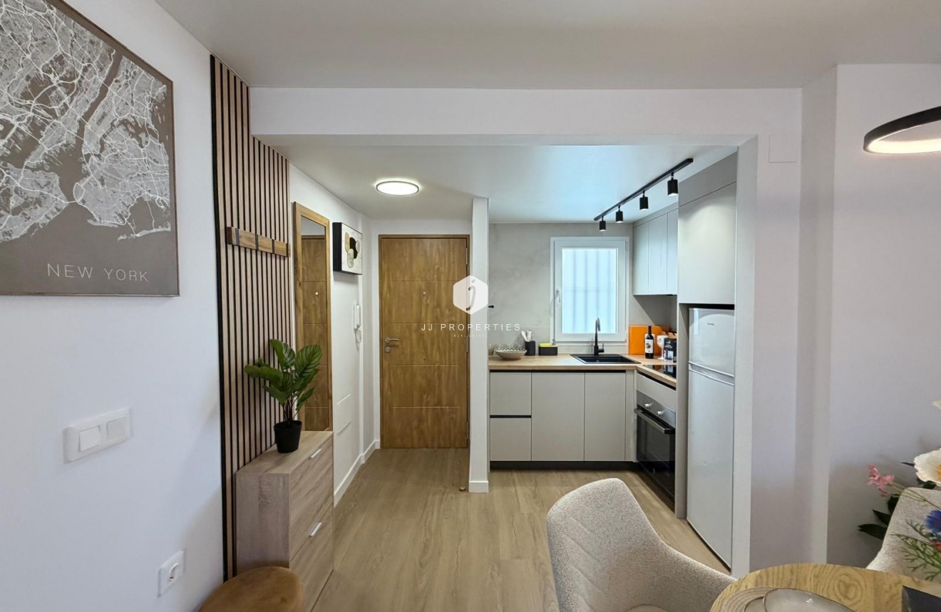 Resale - Apartment / flat -
Torrevieja - Nueva Torrevieja