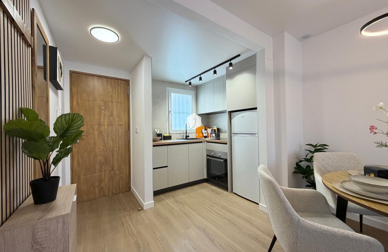 Resale - Apartment / flat -
Torrevieja - Nueva Torrevieja
