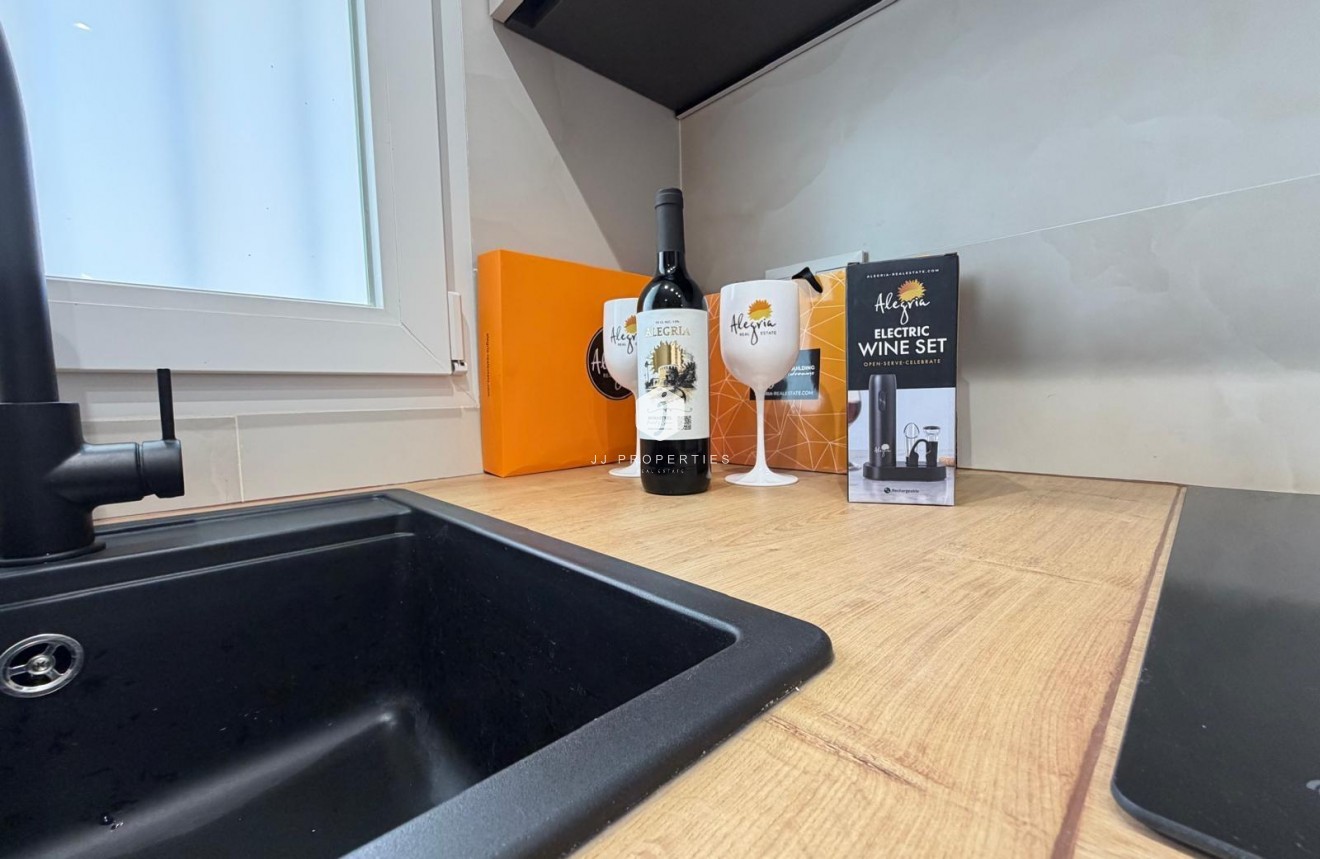 Resale - Apartment / flat -
Torrevieja - Nueva Torrevieja