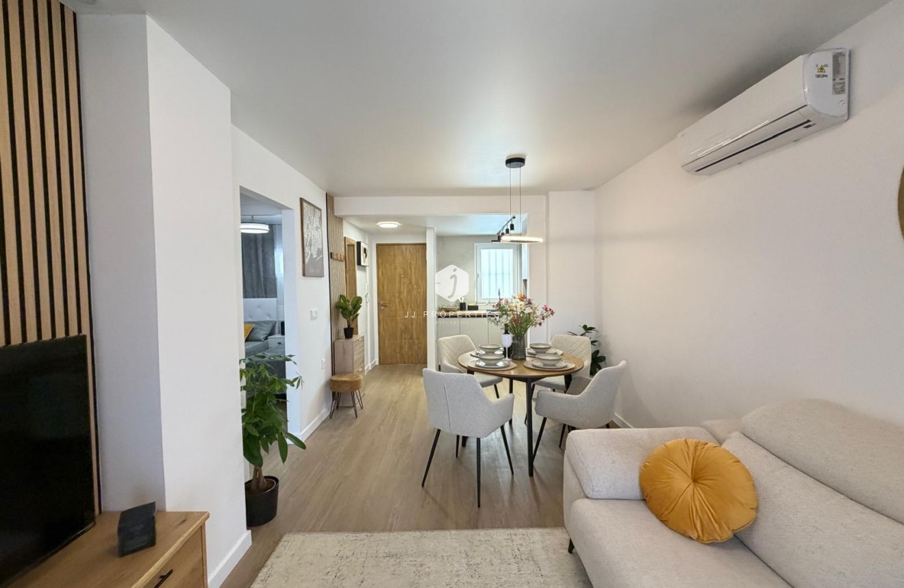 Resale - Apartment / flat -
Torrevieja - Nueva Torrevieja